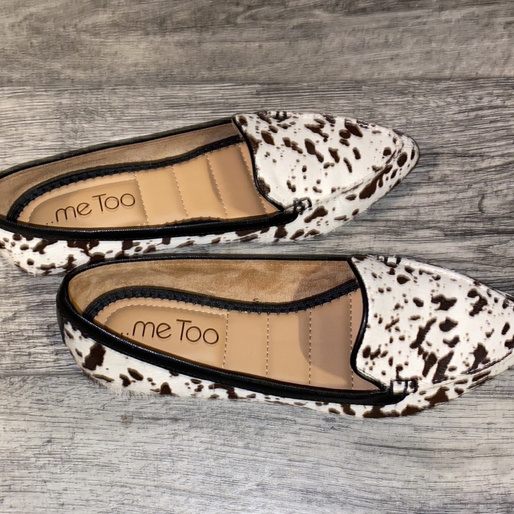 Cow print pointy loafers